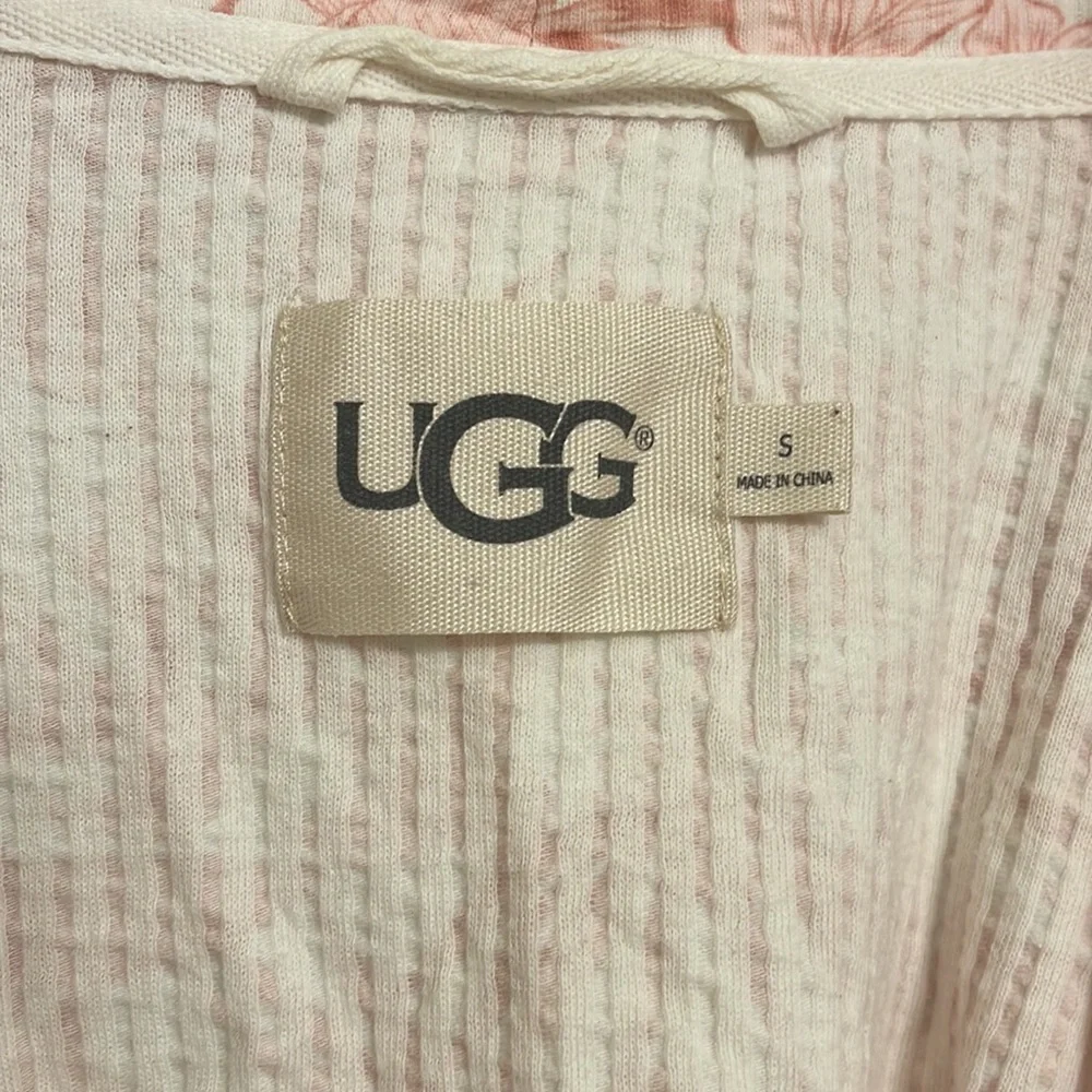 UGG Pink Robe - Picture 2 of 3